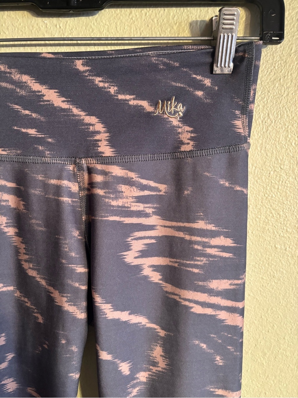 Mika Marcella Women's Kaya Leggings Purple & Pink Varnish Size: Small/Medium - Picture 4 of 7